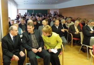 Z leve Alfred Brežnik, župan mag. Marko Diaci in direktorica knjižnice Tatjana Oset